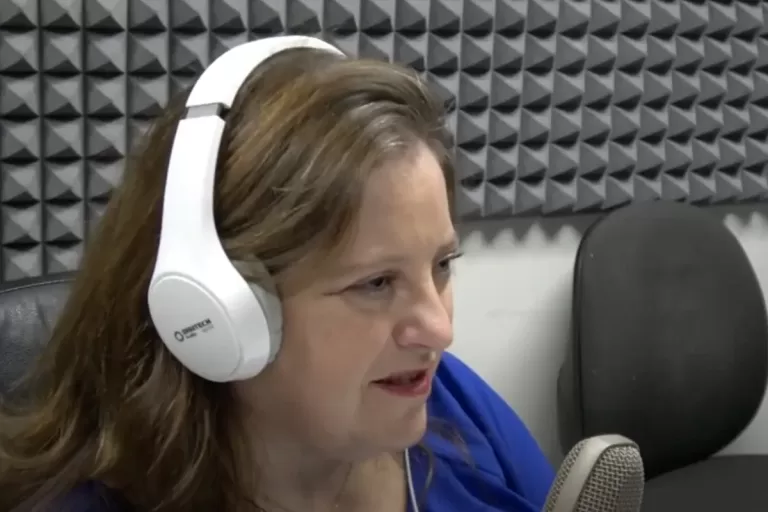 What is cashflow? Under the role of cashflow in your. business. Helping to keep your business profitable. Sonja Pilkington.